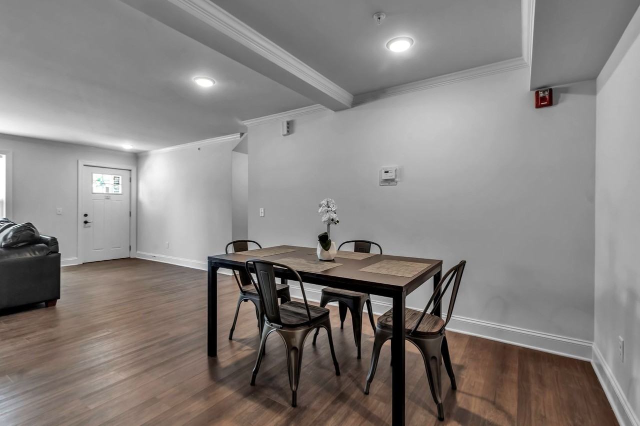 James Place - Photo 5 of 31