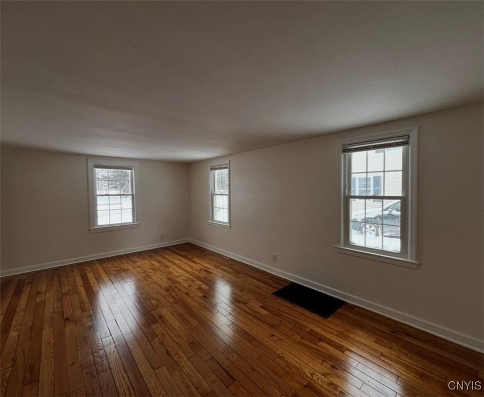 435 French Rd - Photo 3 of 14