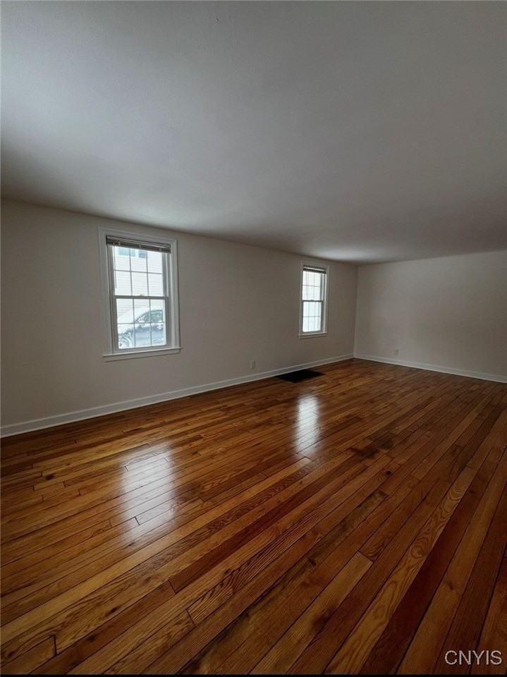 435 French Rd - Photo 4 of 14