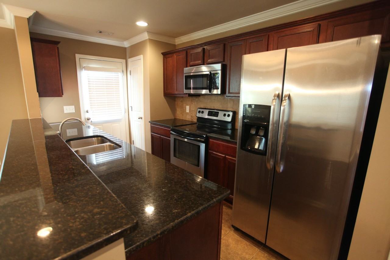 821 Addison Ct - Photo 5 of 13