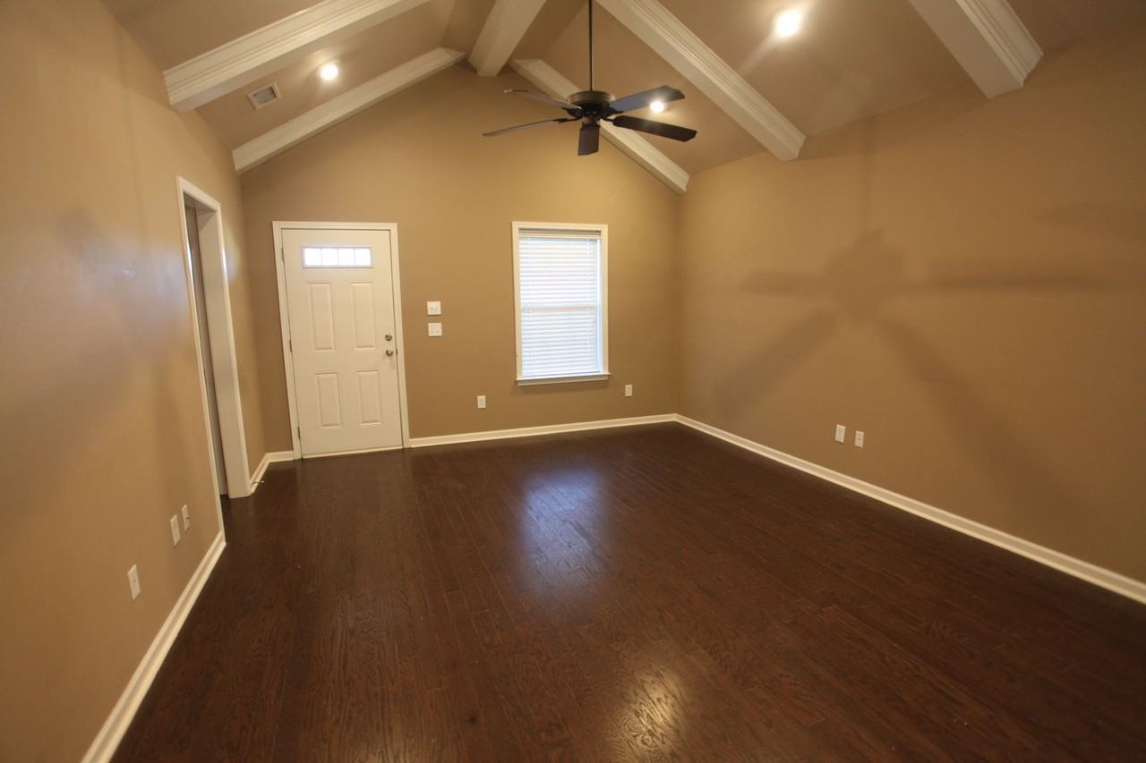 821 Addison Ct - Photo 7 of 13