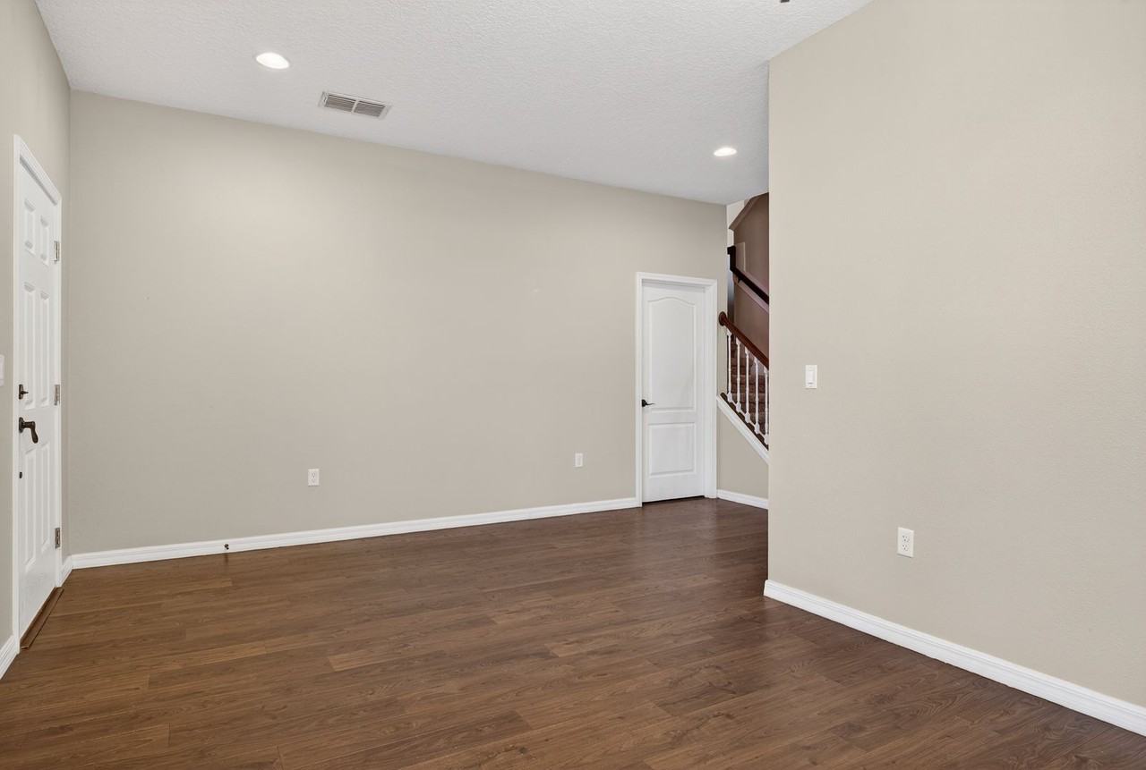 104 Riachuelo Ln - Photo 3 of 27