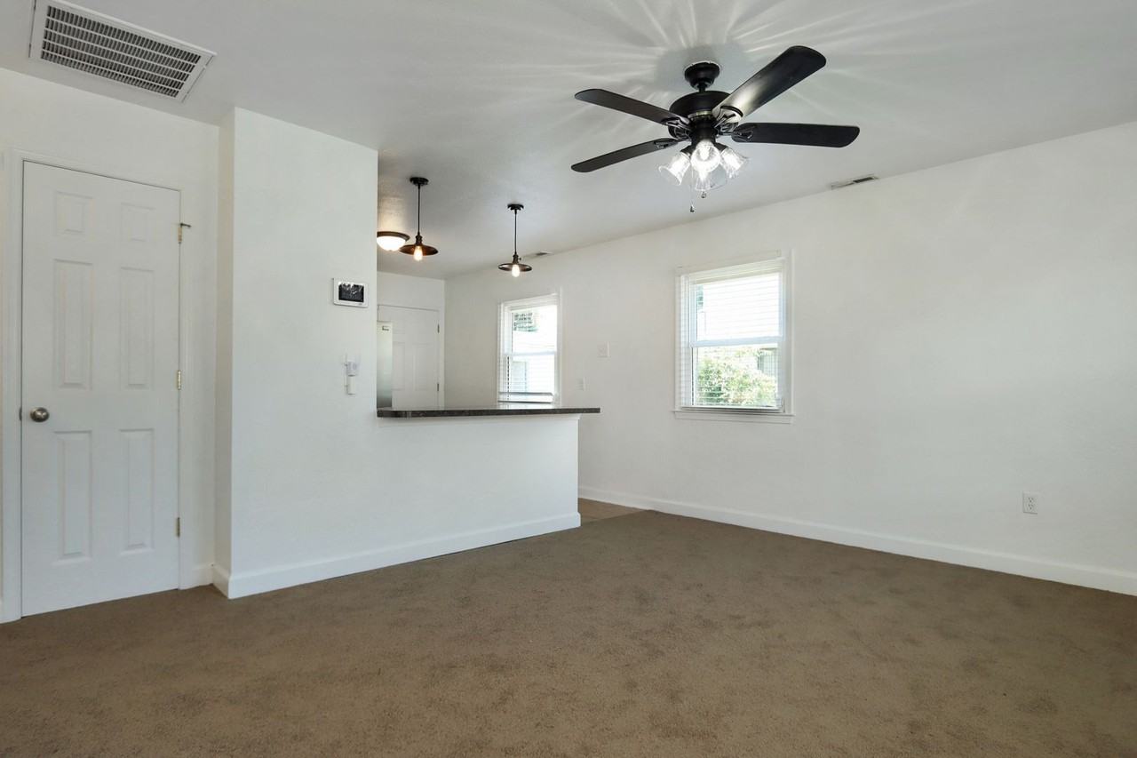 1914 Somerville Dr - Photo 2 of 20