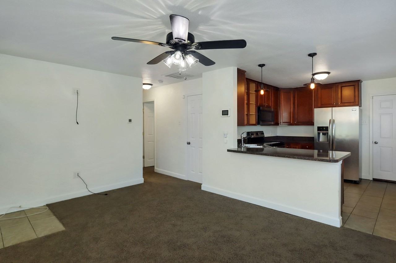 1914 Somerville Dr - Photo 3 of 20