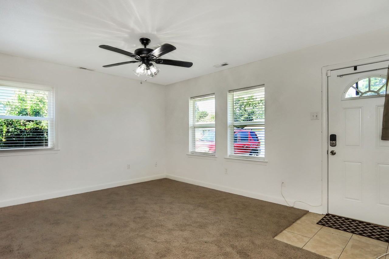 1914 Somerville Dr - Photo 4 of 20