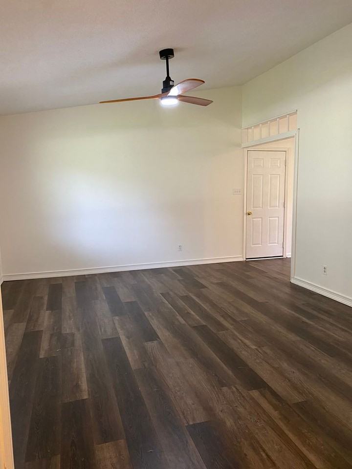 110 Greenbriar Ct - Photo 3 of 16