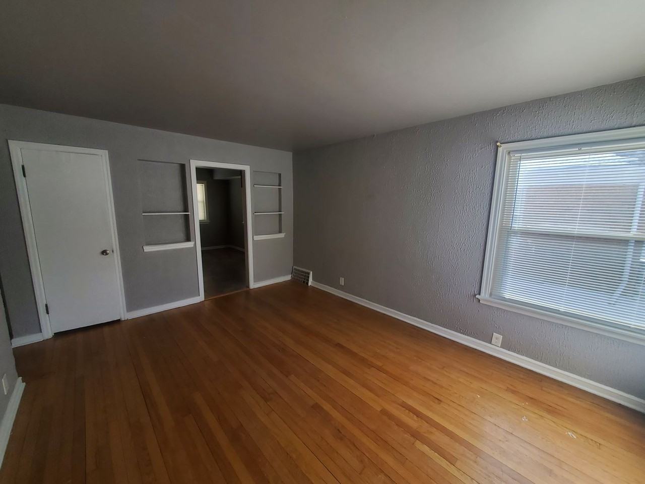 5246 N 27th St - Photo 3 of 13