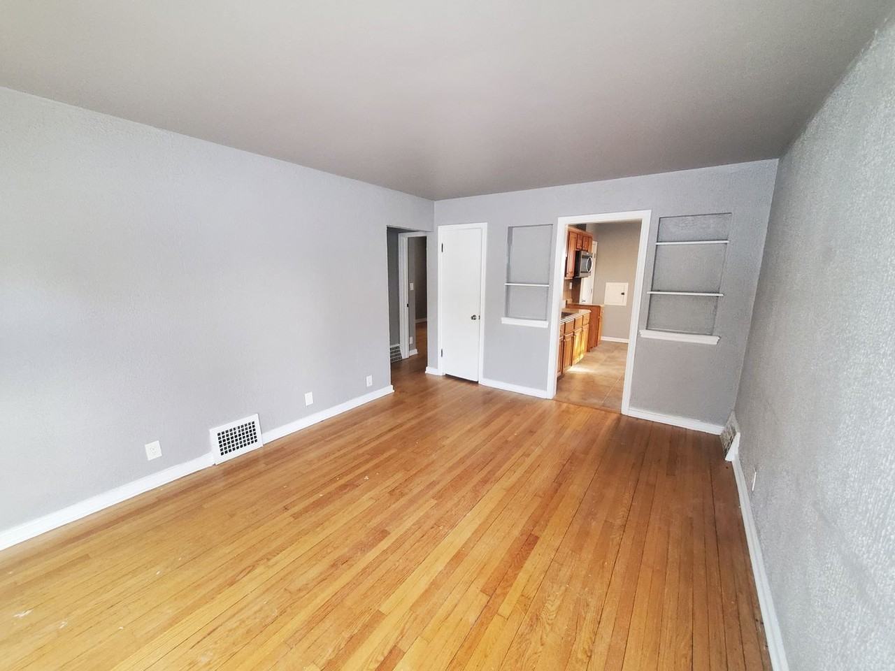 5246 N 27th St - Photo 4 of 13