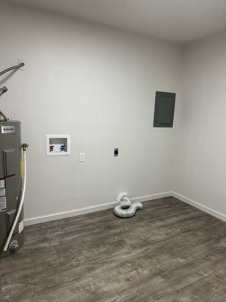 1002 Harris Dr - Photo 5 of 13