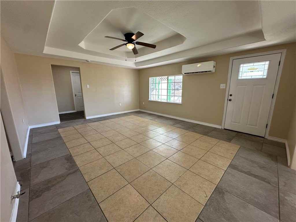 611 E Fulton St - Photo 5 of 35