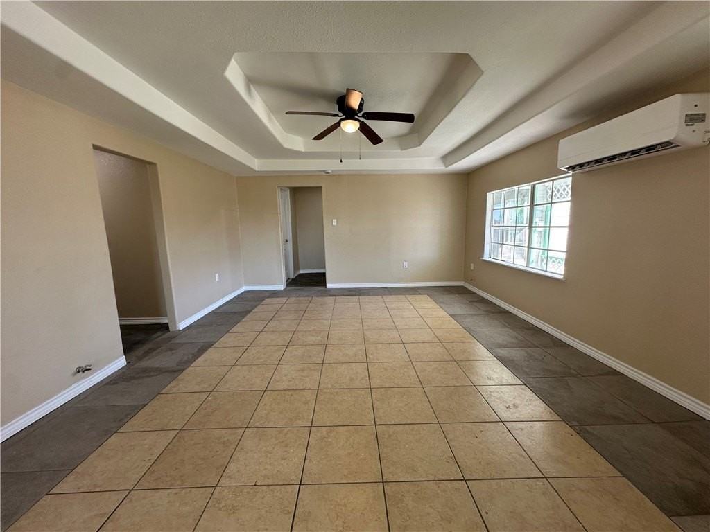 611 E Fulton St - Photo 6 of 35