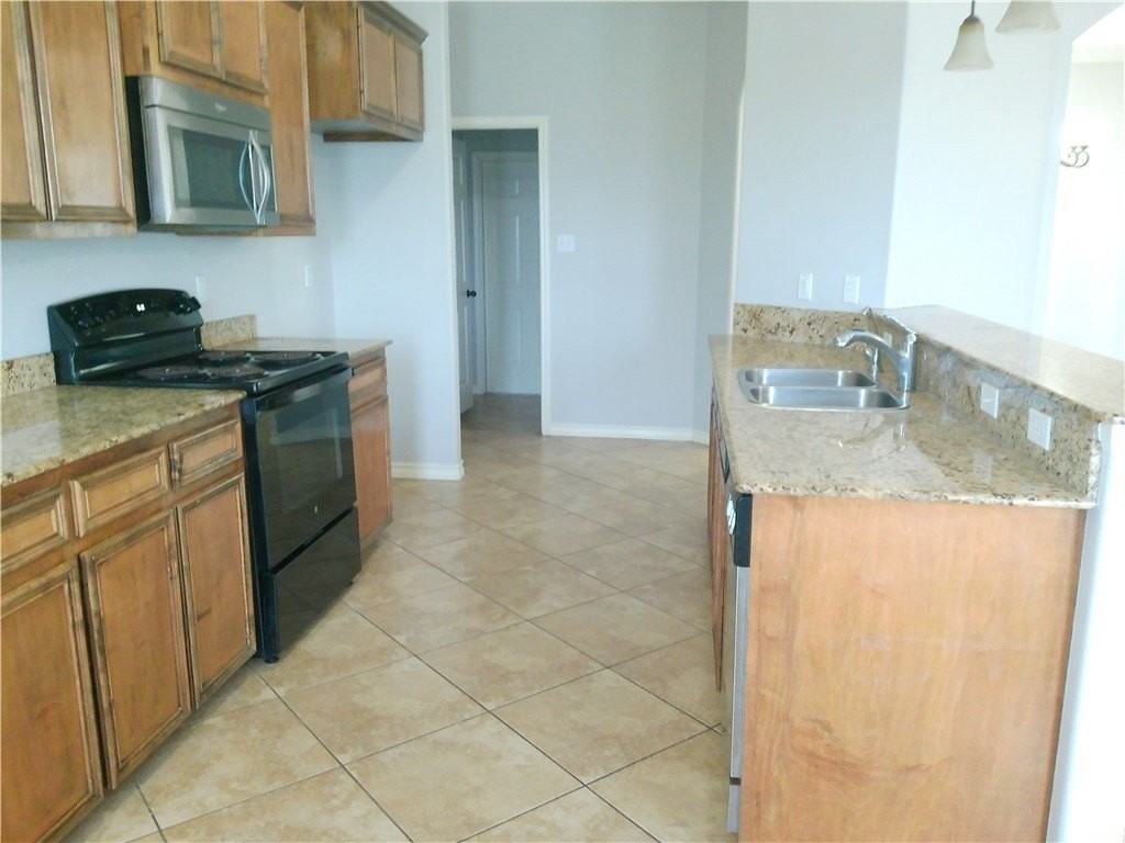 2901 Dante Dr - Photo 3 of 19