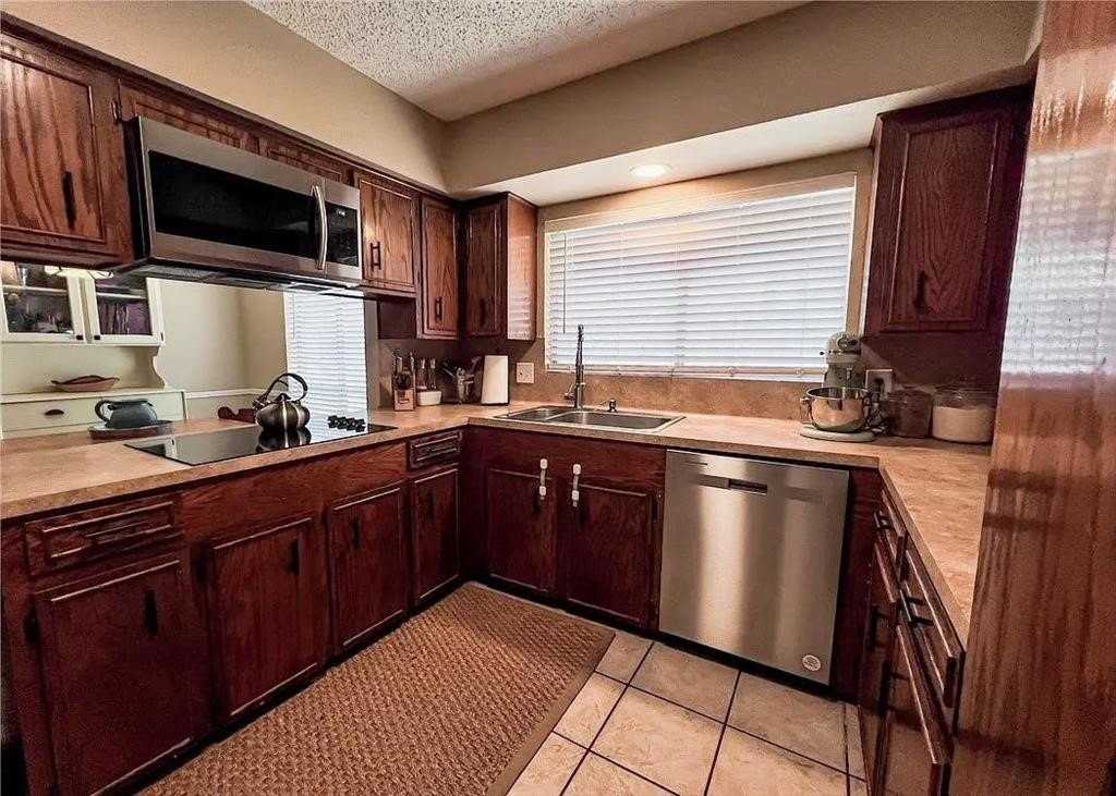 418 Seco Dr - Photo 4 of 23