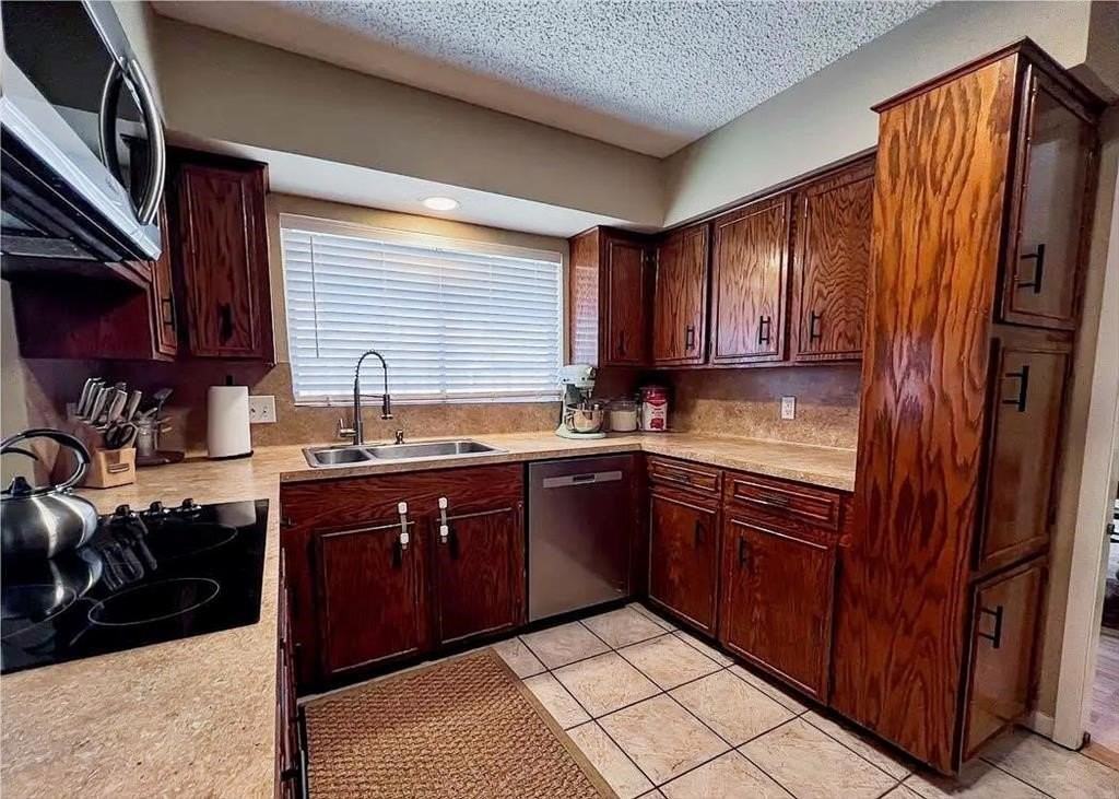 418 Seco Dr - Photo 5 of 23