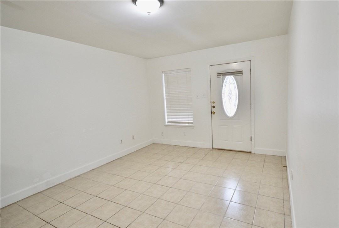 1004 Austin St Apt 3 #3 - Photo 3 of 12