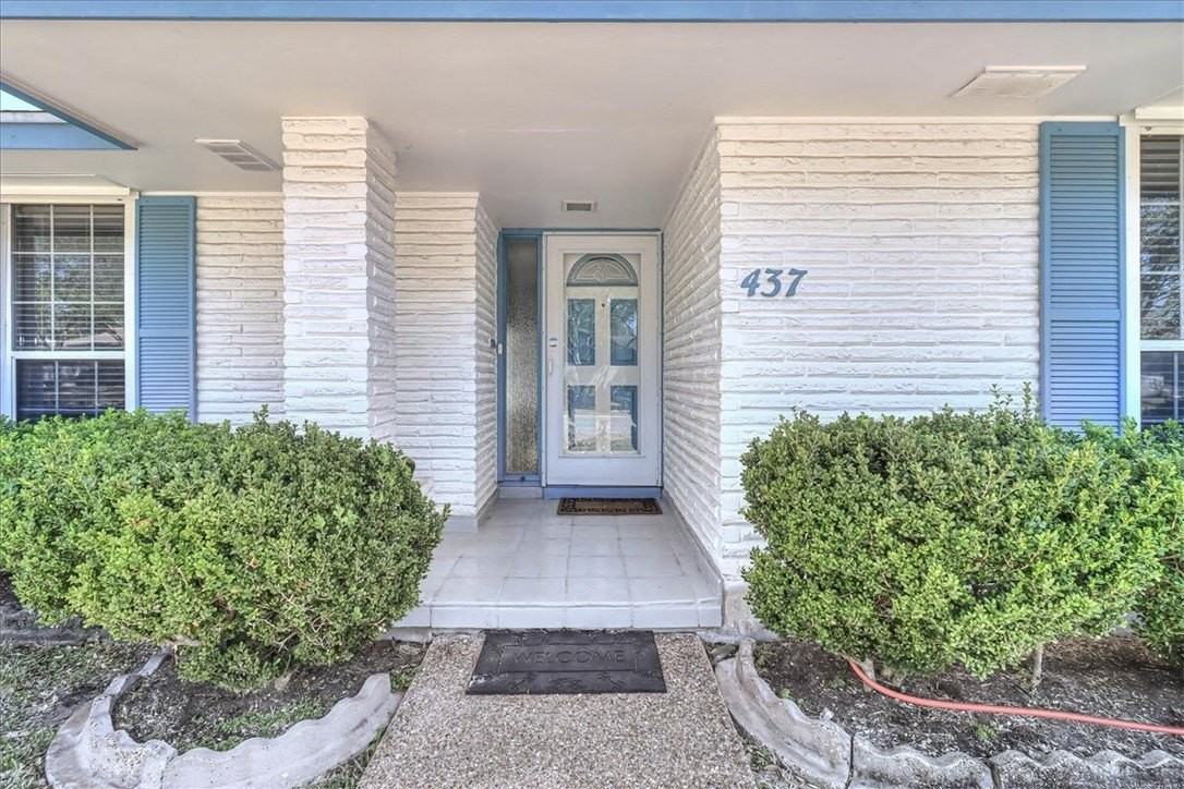 437 Chase Dr - Photo 2 of 40