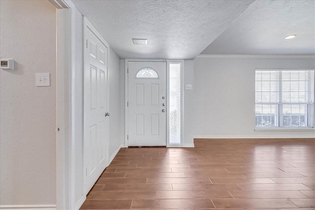 437 Chase Dr - Photo 3 of 40