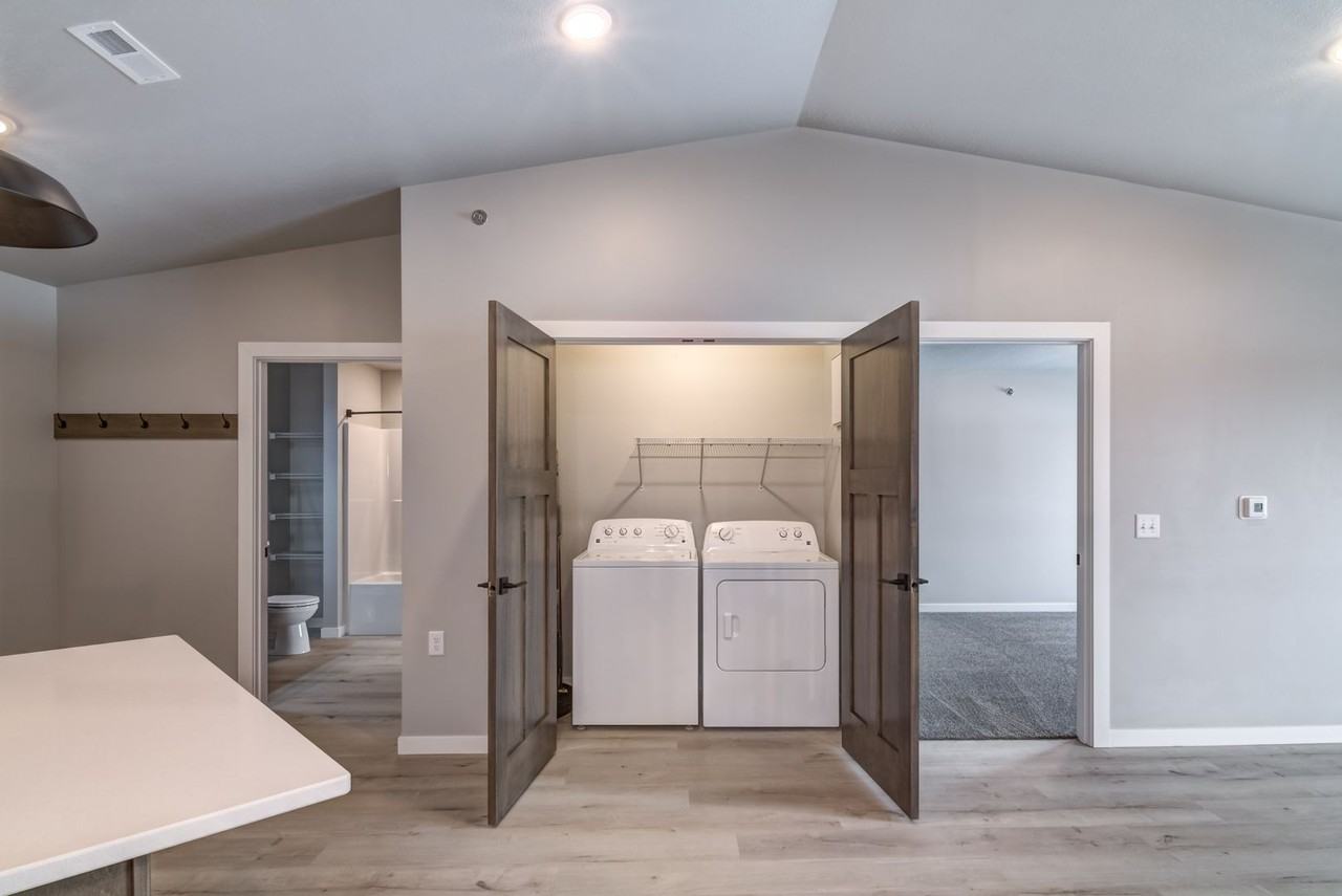 $500 Deposit! - Photo 5 of 6