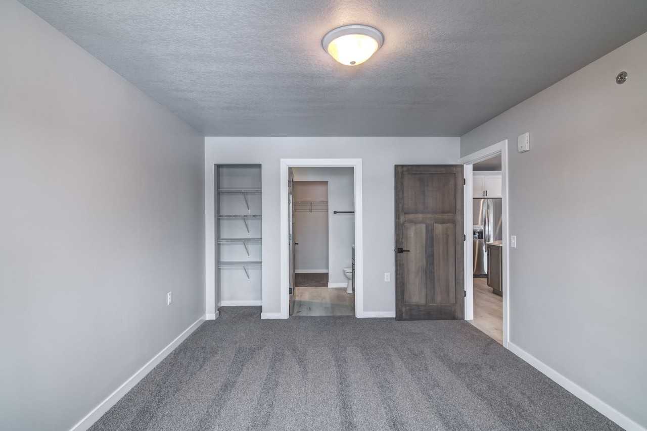 $500 Deposit! - Photo 6 of 6