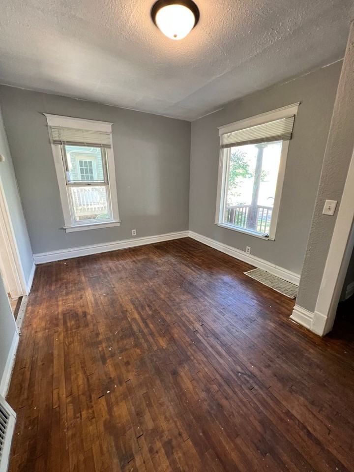 708 E 6th St - Photo 7 of 27