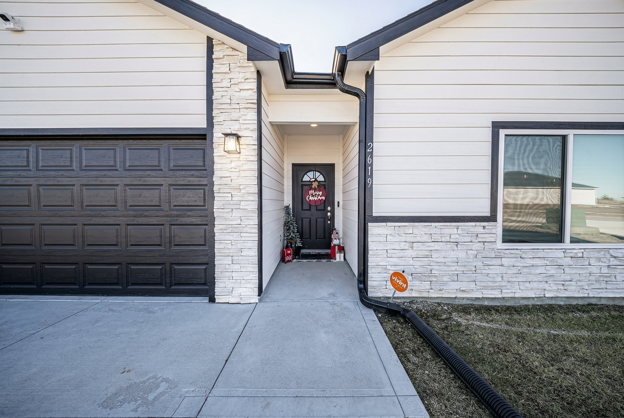 2619 Harrier Dr - Photo 4 of 36