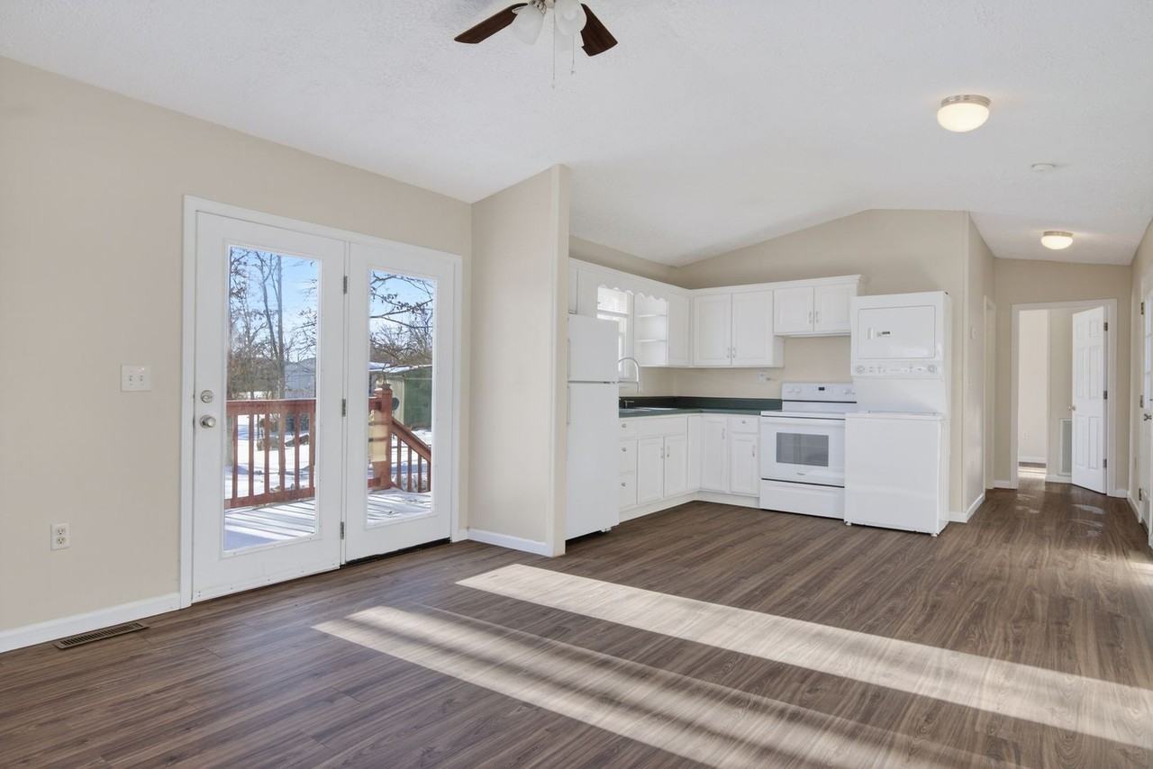 894 Ella Ln - Photo 4 of 14