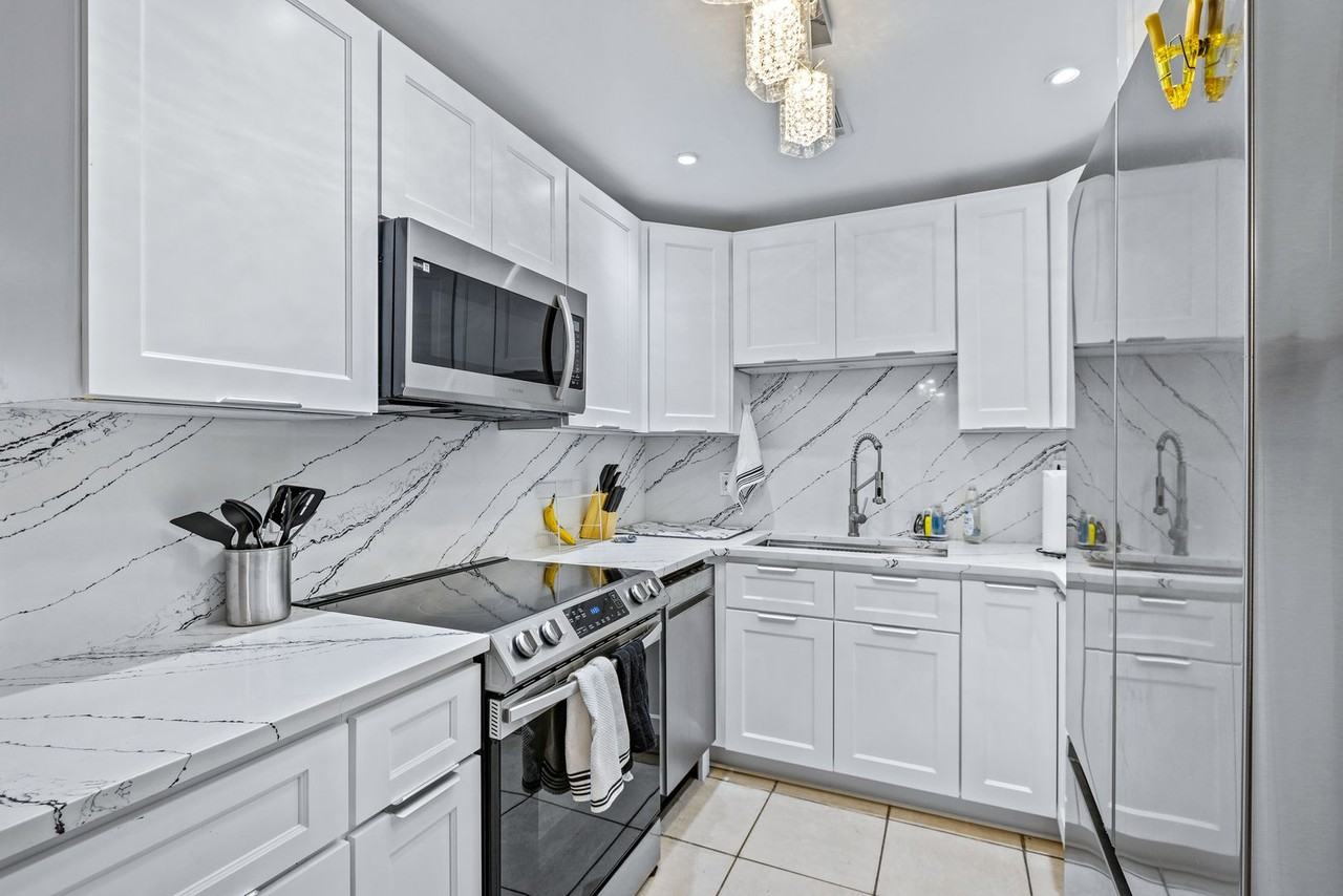 3800 Saxon Dr - Photo 6 of 28