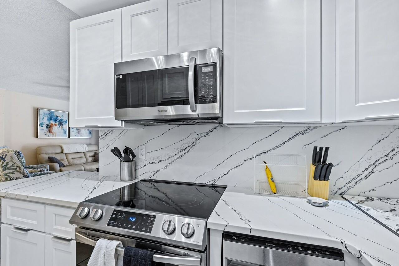 3800 Saxon Dr - Photo 7 of 28