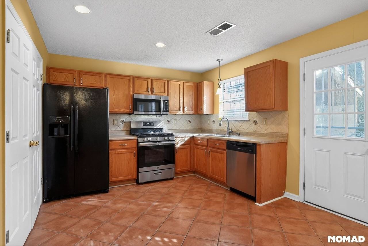 3457 Waldrop Creek Trl - Photo 4 of 32