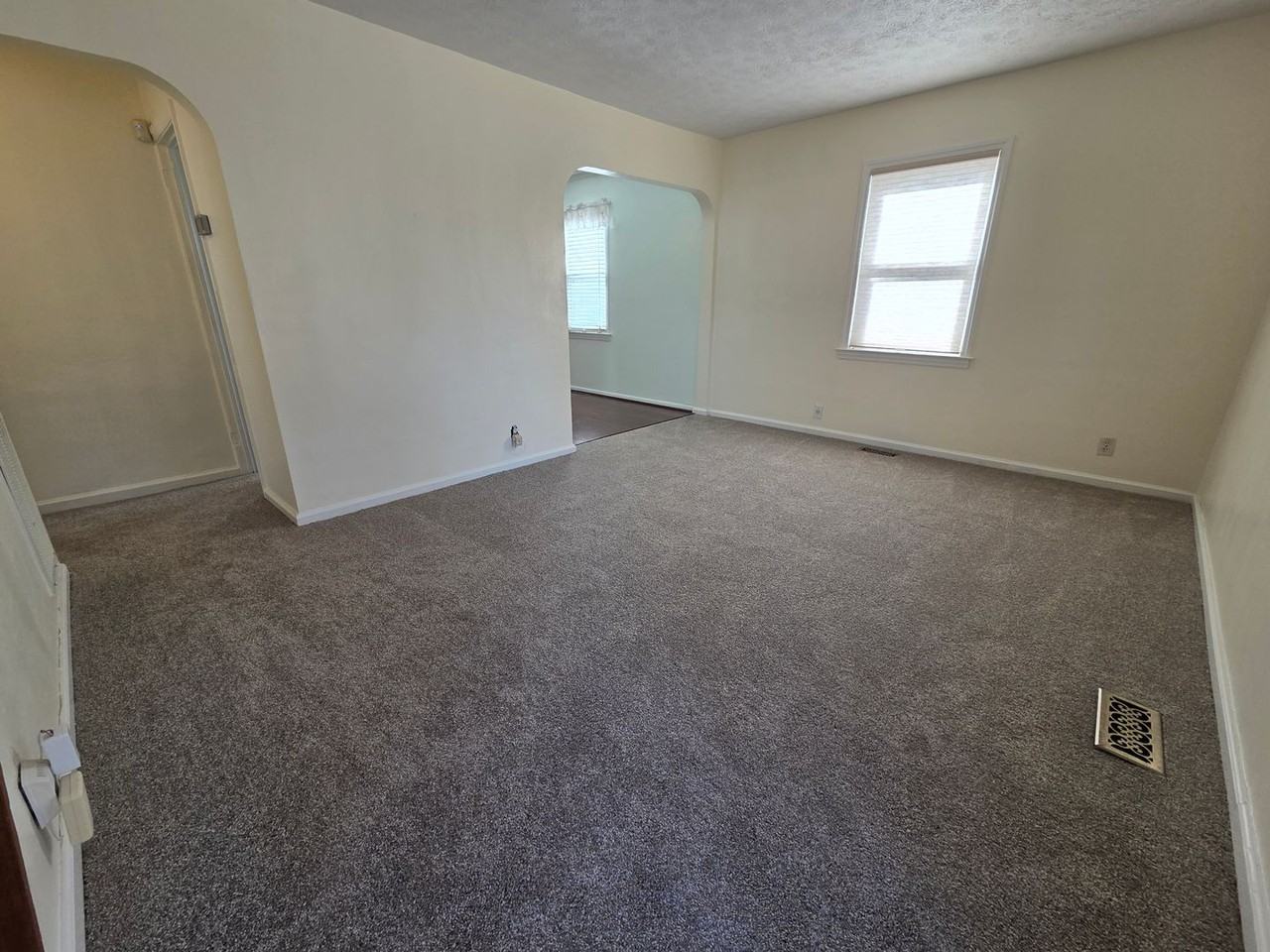 7802 Ruthven Rd - Photo 3 of 28