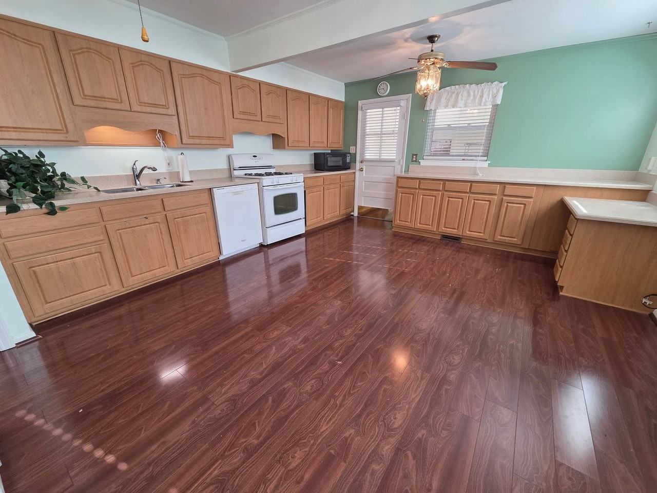 7802 Ruthven Rd - Photo 6 of 28