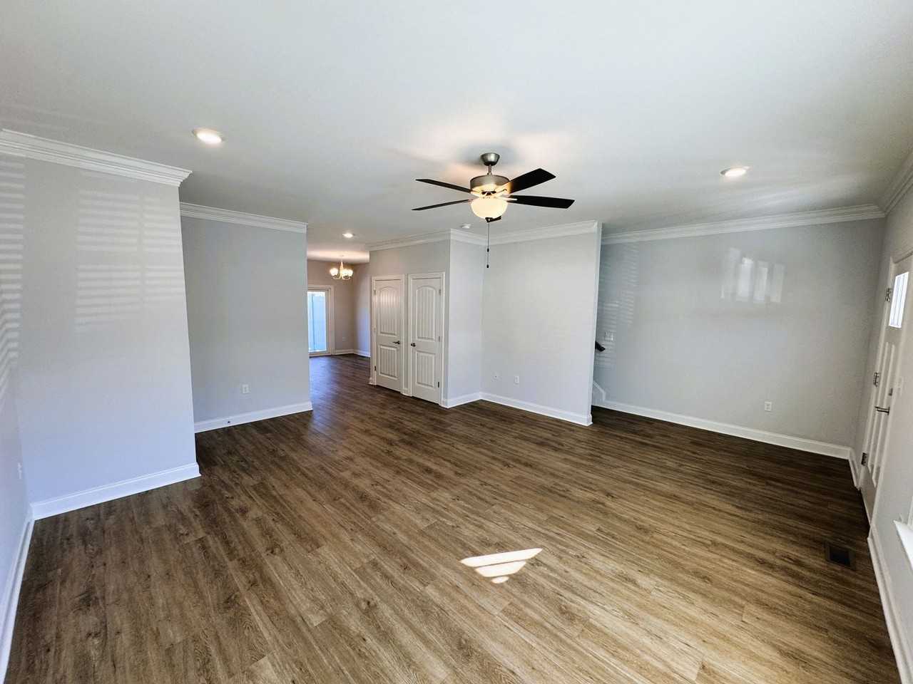 1079 Bluemoon Dr - Photo 3 of 21