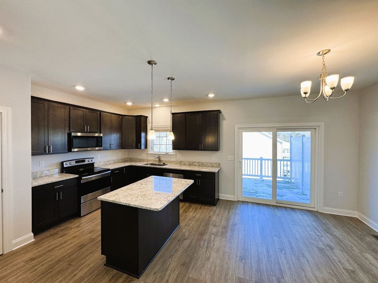 1079 Bluemoon Dr - Photo 7 of 21