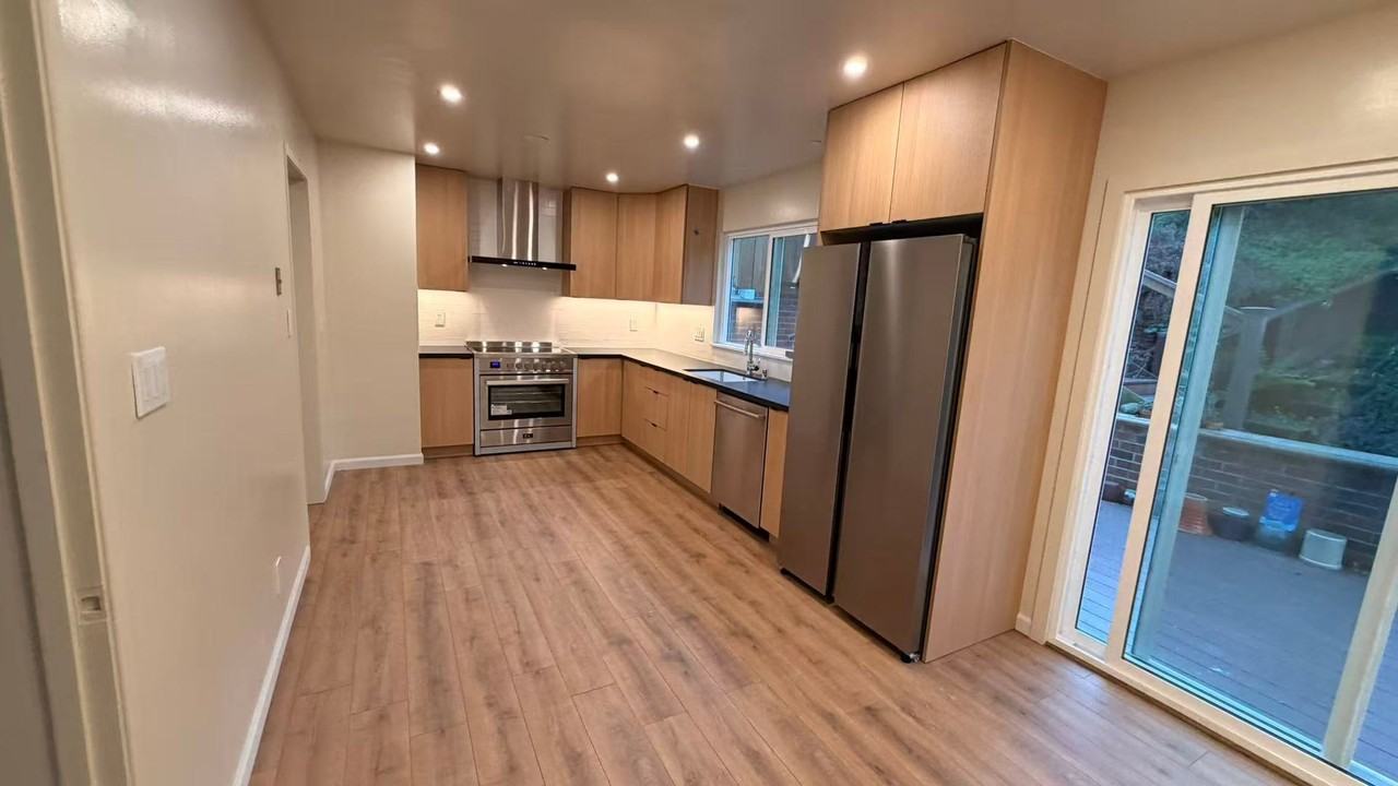 158 Hamerton Ave - Photo 3 of 31