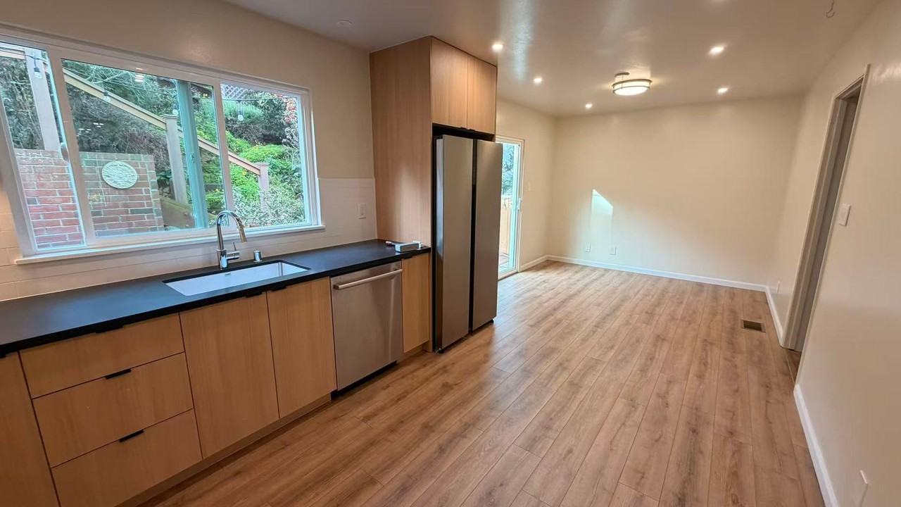 158 Hamerton Ave - Photo 4 of 31