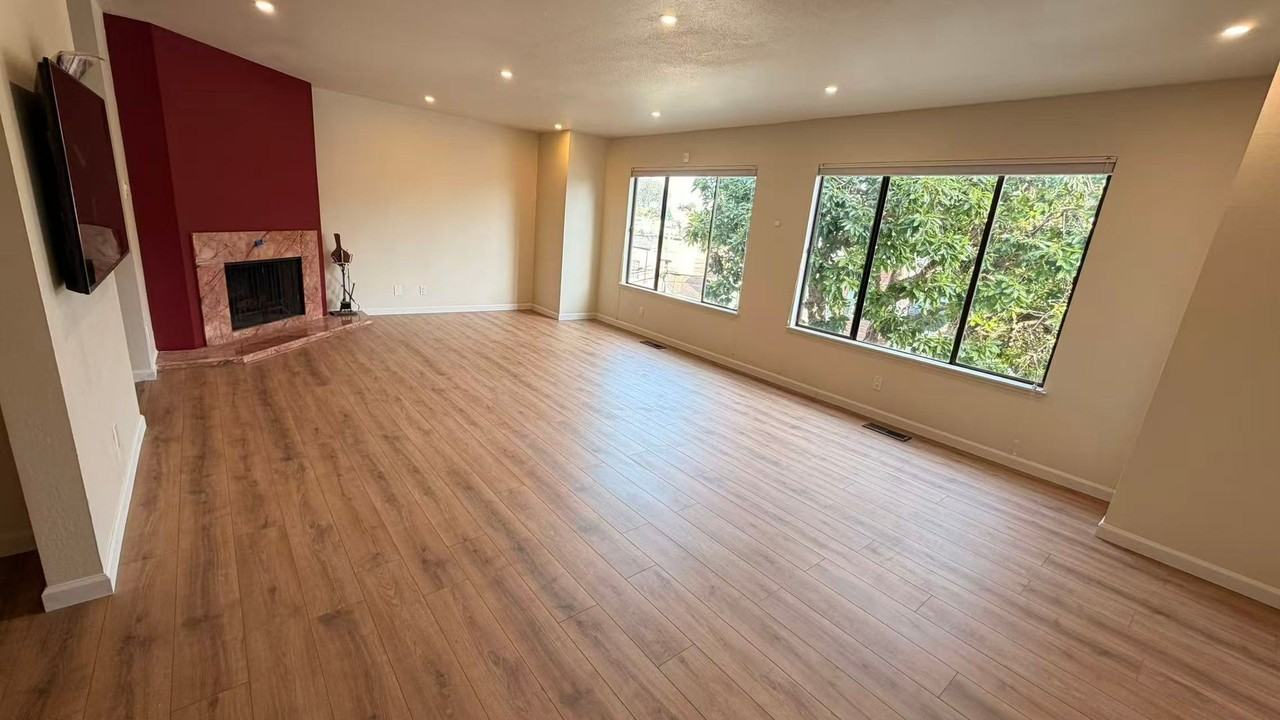 158 Hamerton Ave - Photo 7 of 31