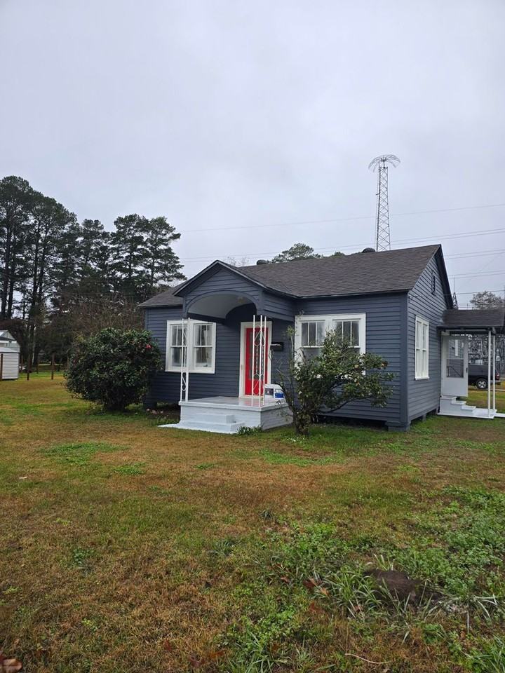 220 Saint Peter St - Photo 2 of 3