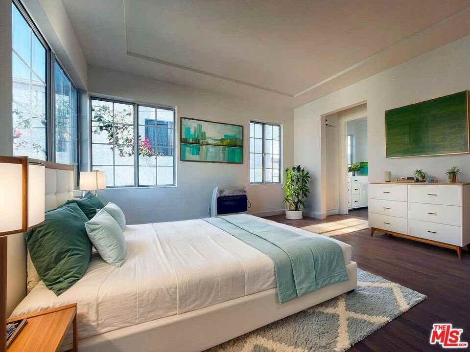 2016 20th St Apt B #B - Photo 2 of 19