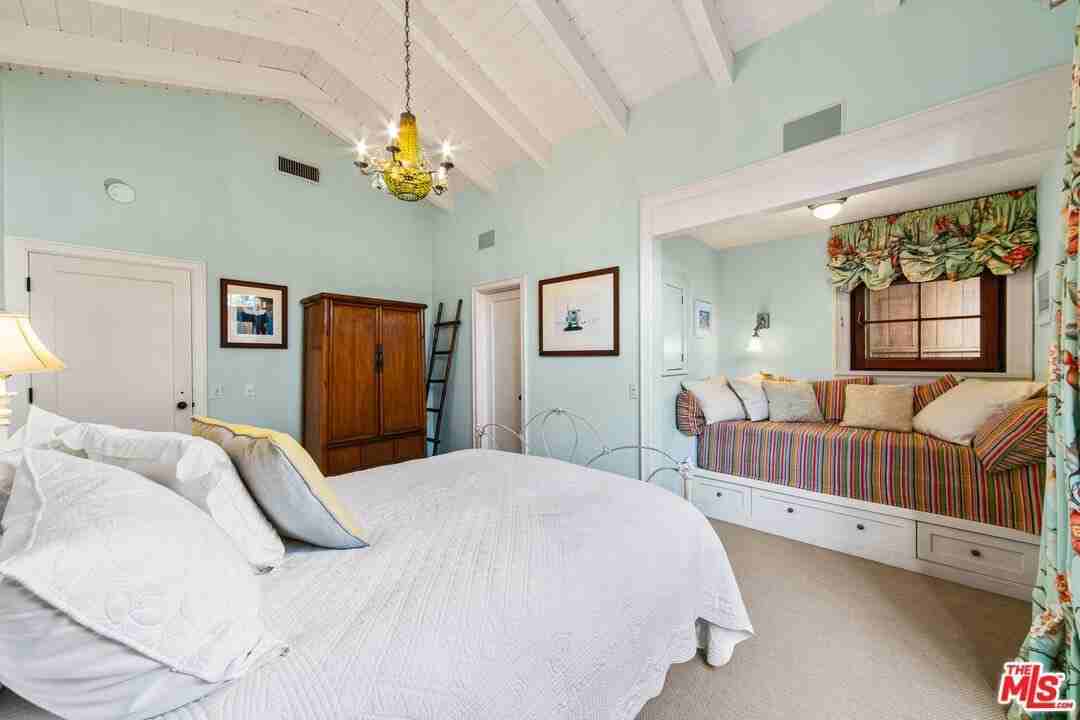 24542 Malibu Rd - Photo 7 of 21