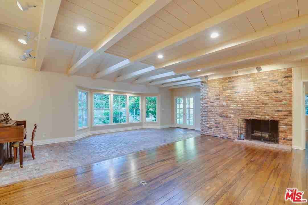 12219 Octagon St - Photo 5 of 33