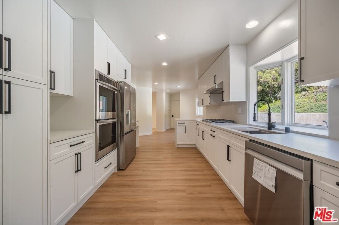 1708 Clear View Dr - Photo 3 of 32