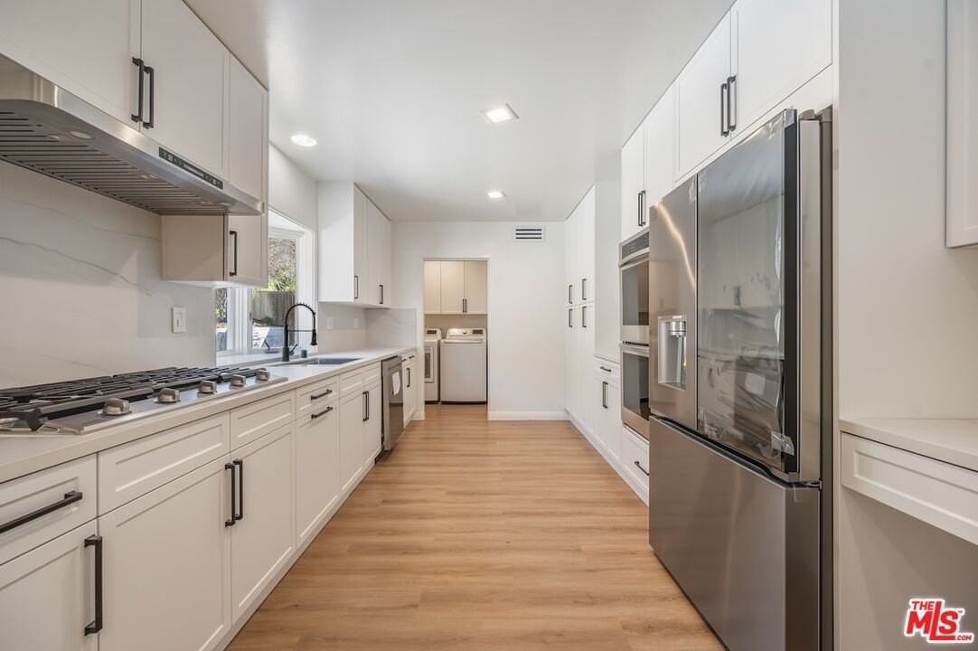 1708 Clear View Dr - Photo 4 of 32