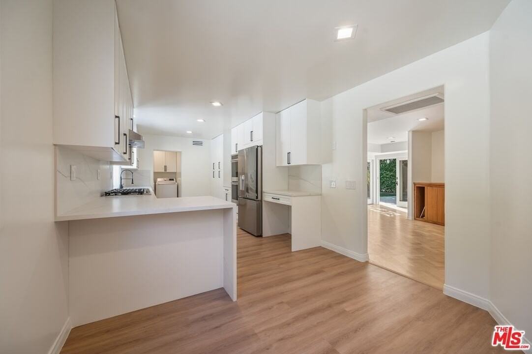 1708 Clear View Dr - Photo 5 of 32