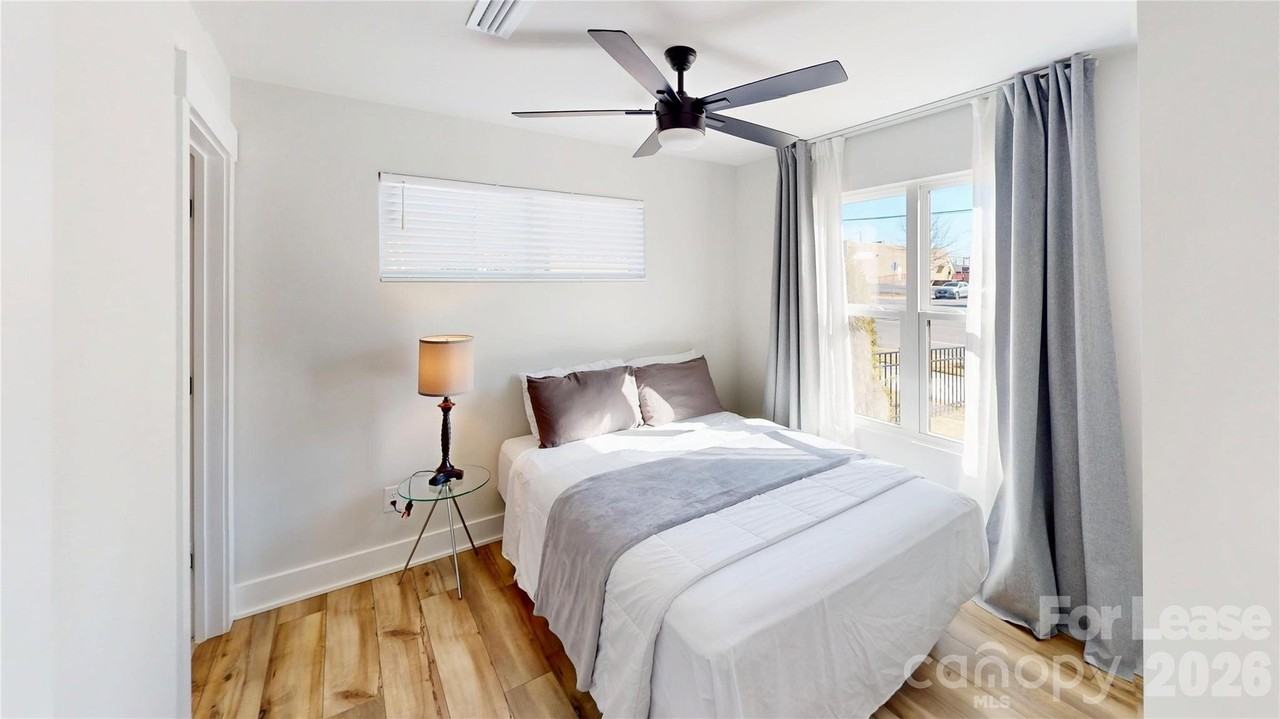 3606 S Tryon St - Photo 4 of 39