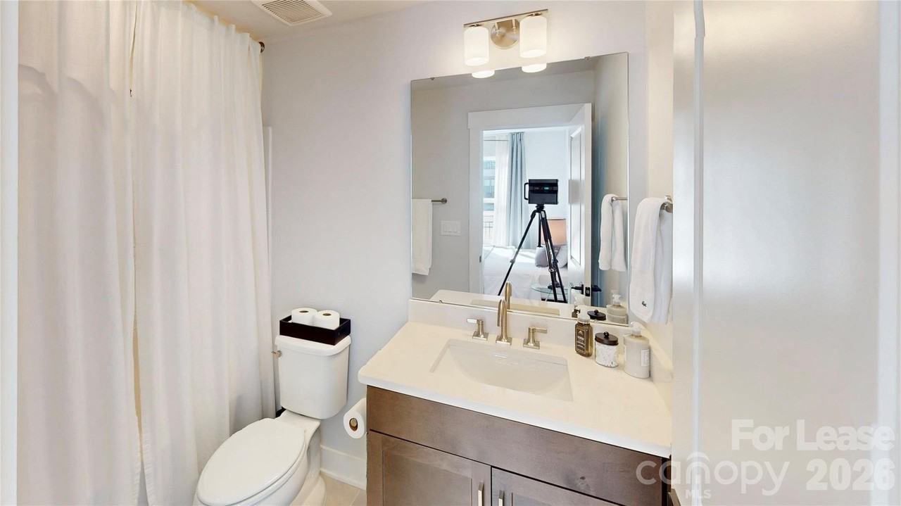 3606 S Tryon St - Photo 5 of 39