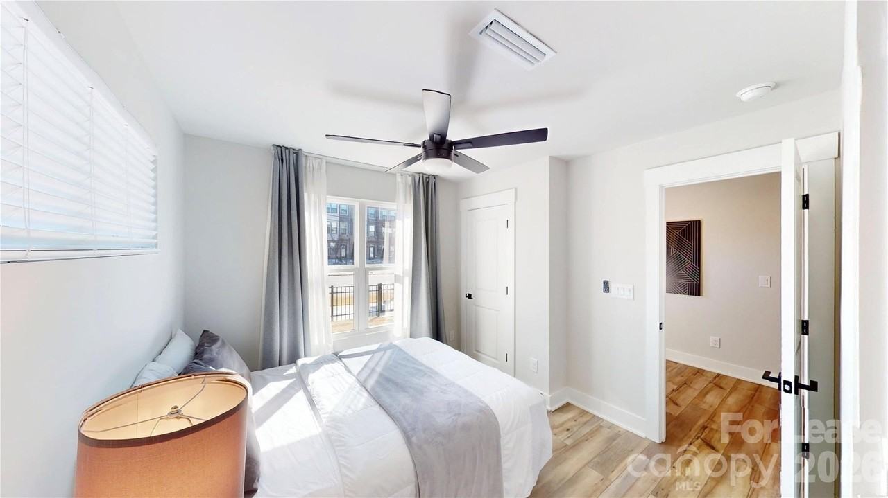 3606 S Tryon St - Photo 6 of 39