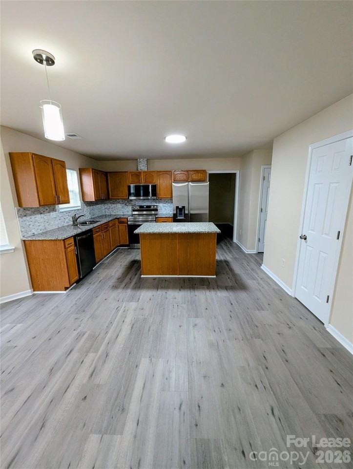 5610 Fenway Dr - Photo 4 of 14