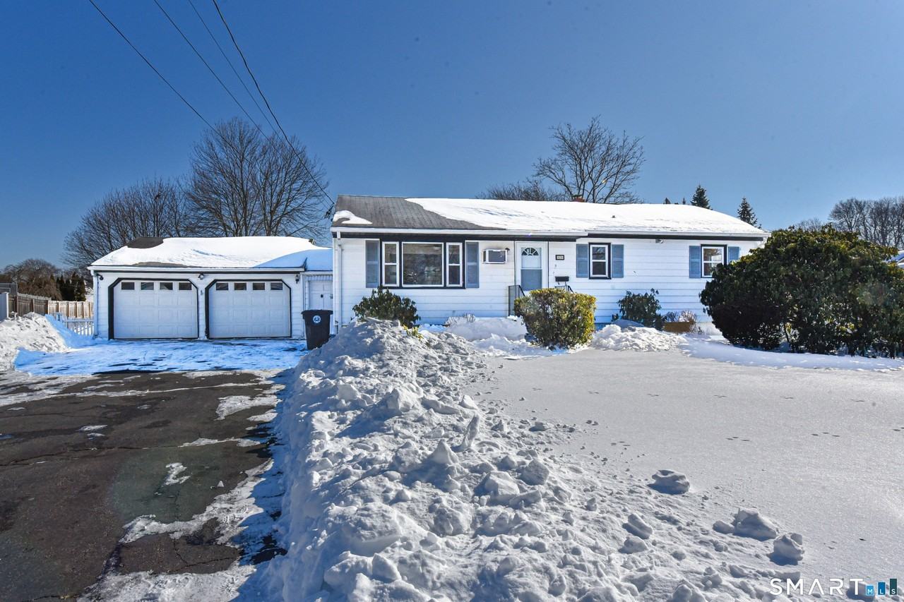 90 Mary Ellen Dr - Photo 2 of 38