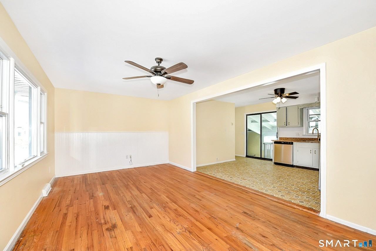 90 Mary Ellen Dr - Photo 3 of 38