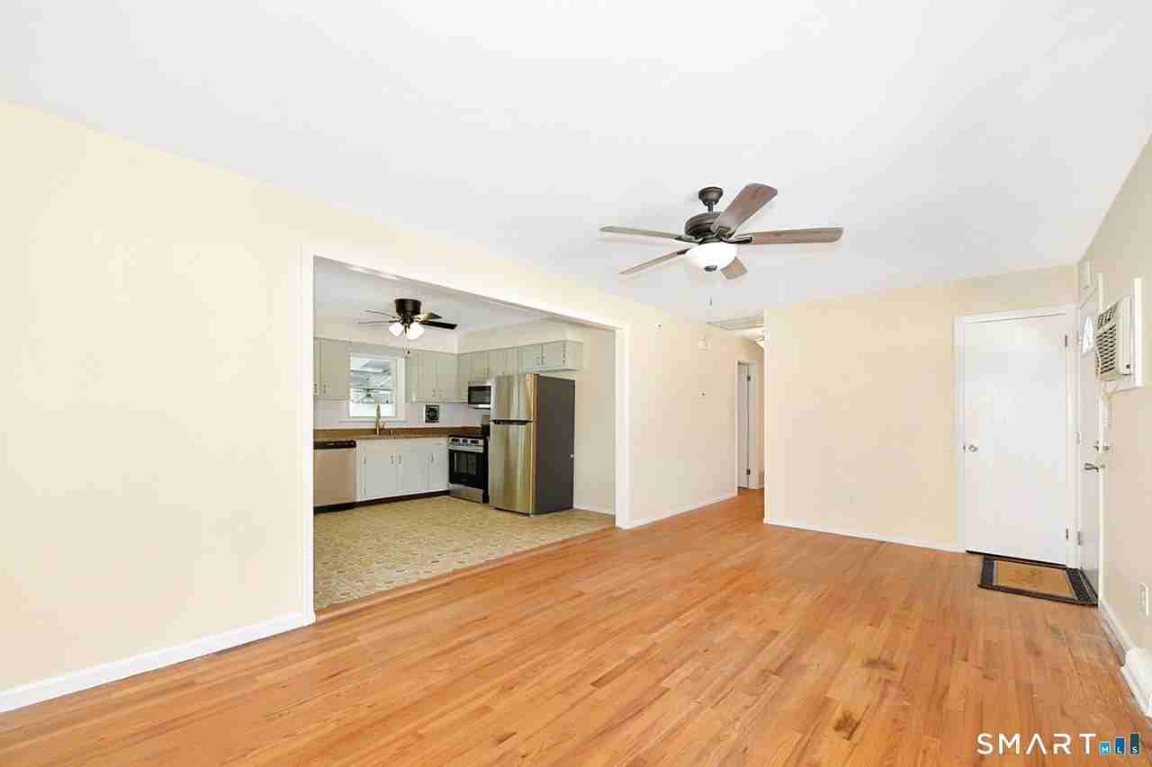 90 Mary Ellen Dr - Photo 4 of 38